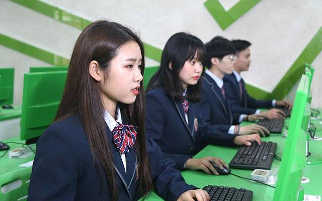 女生学什么技术好挣钱(女生初中毕业学什么技术比较好)