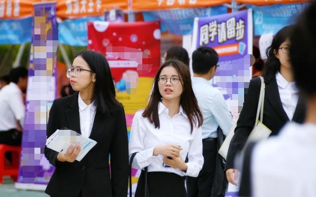 学什么技术最赚钱女生—18岁女生学什么技术最挣钱