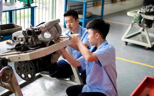 新能源汽车技术女生学适合吗_女生学新能源汽车技术专业好不好