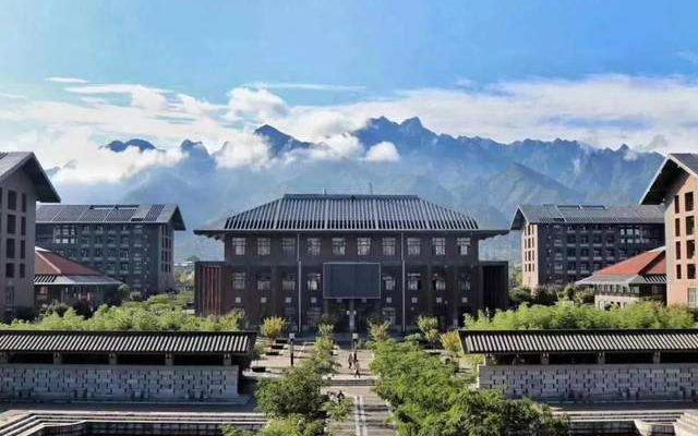 西安建筑科技大学华清学院在哪个区