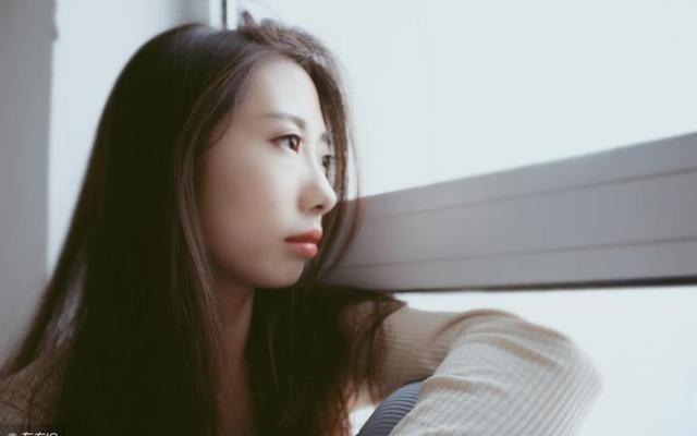 女生突然对你态度冷淡如何处理(女生对你态度突然冷淡)