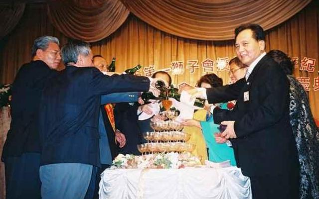 结婚90周年属于什么婚姻(结婚70周年属于什么婚姻)