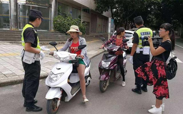 什么样的电动车不用上牌不用驾驶证